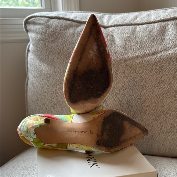 Manolo Blahnik BB 105 Pumps - Picture 10 of 13